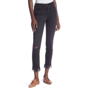 Free People Great Heights Black Distressed Cropped Jeans VERY Stretchy Size 29